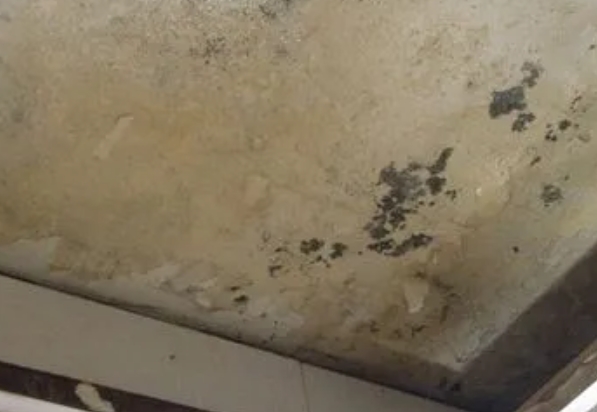 郊区阳台漏水维修公司分享下郊区卫生间渗水维修需要注意哪些问题。
